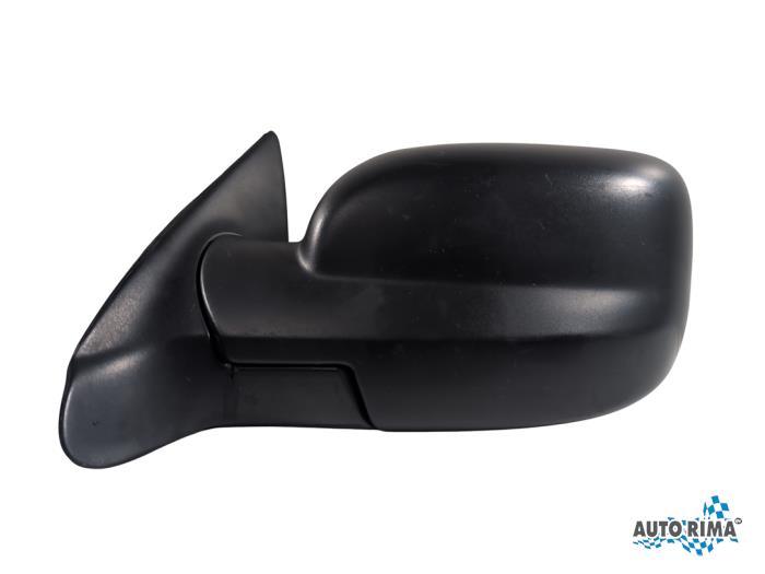 Buitenspiegel links van een Volvo XC70