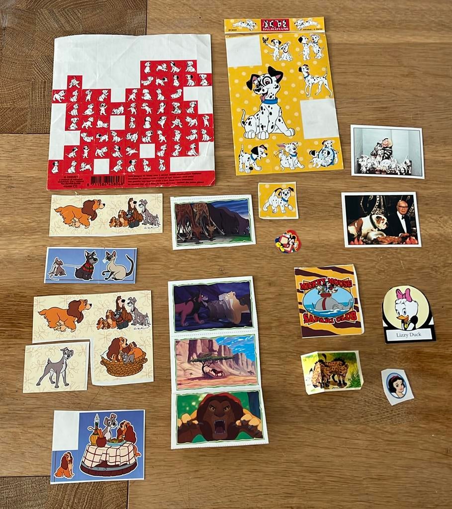 Disney stickers dalmatiers, lady & de vagebond, lion king, Ophalen of Verzenden, Gebruikt, Strip of Tekenfilm