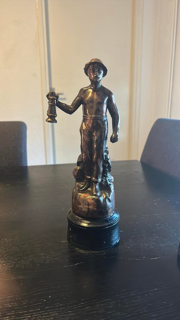 Antiek mijnwerkersbeeld met olielamp — gesigneerd Offinge, Antiek en Kunst, Ophalen of Verzenden