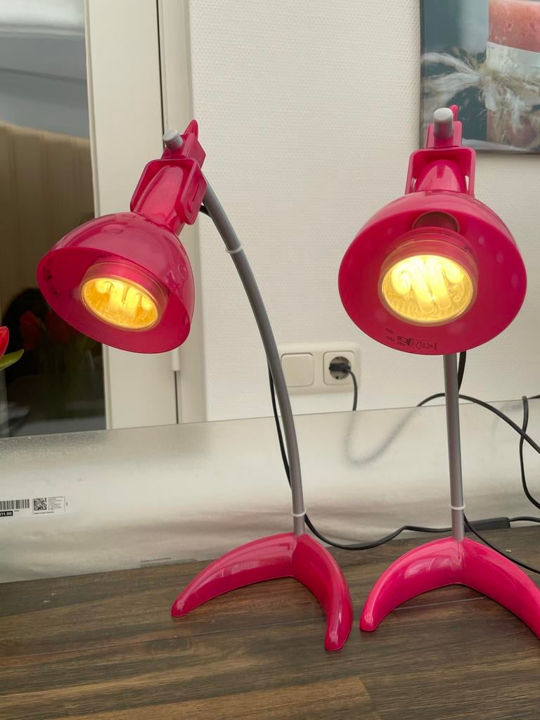 Twee rode vintage ikea bureaulampen. model Mörker., Huis en Inrichting, Lampen | Tafellampen, Ophalen of Verzenden, Gebruikt, Kunststof