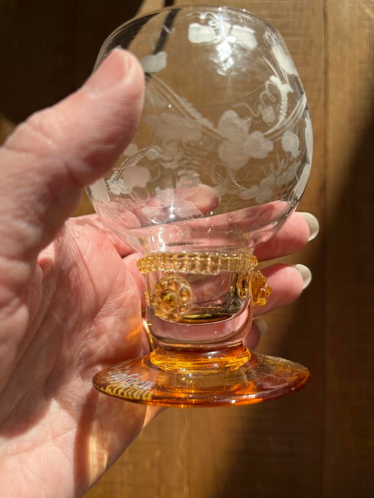 Vintage Moezel Glas met Amber Voet en Druiven Decor, Ophalen of Verzenden
