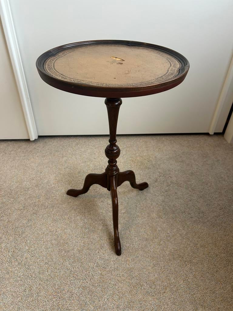 Rond klassiek tafeltje, Ophalen