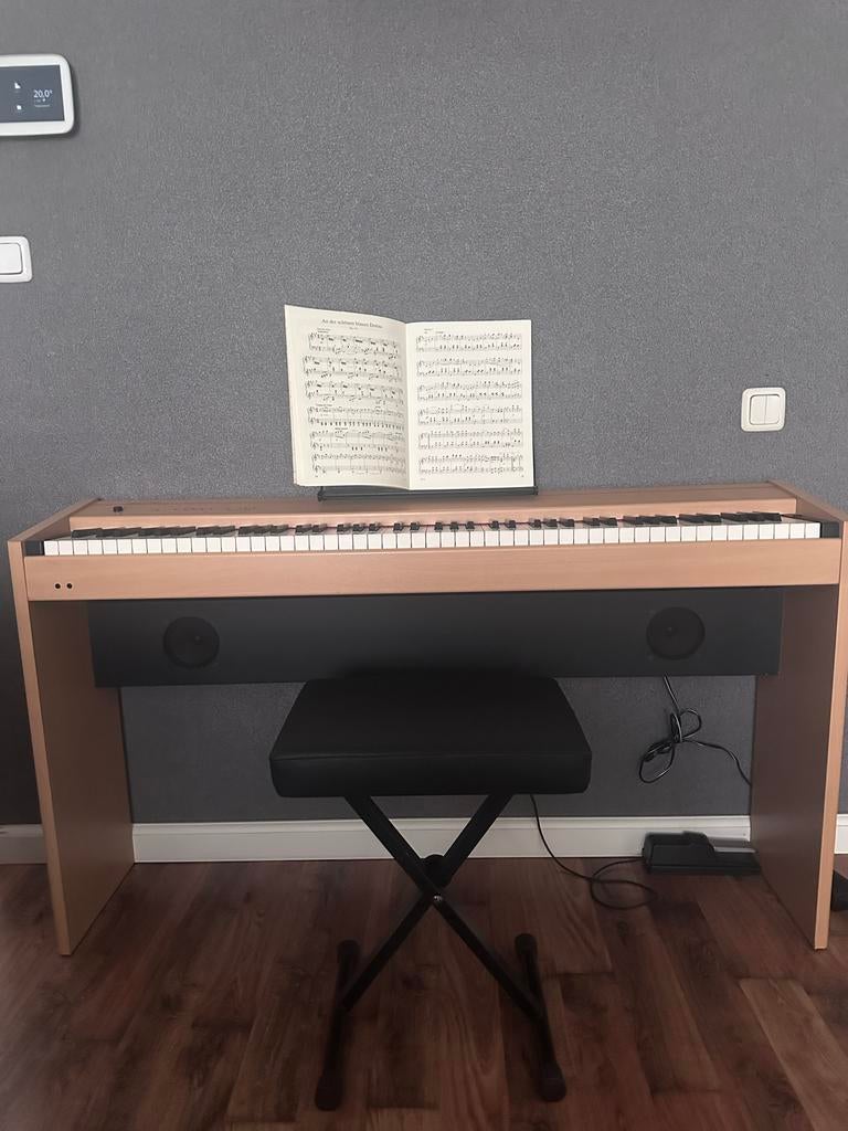Roland F-90 Digitaal Piano, Overige kleuren, Digitaal, Ophalen of Verzenden, Zo goed als nieuw