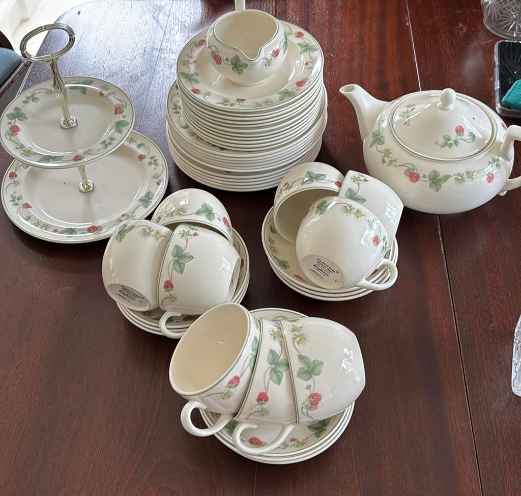 Wedgwood Raspberry servies, Ophalen