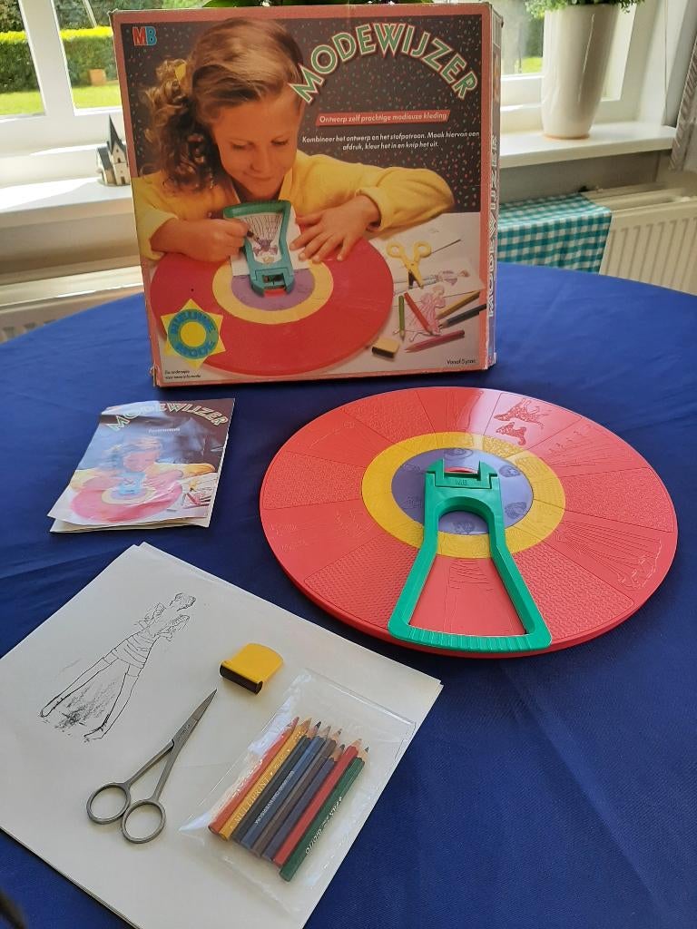 Vintage Modewijzer van MB jaren 80 vanaf 5 jaar, Kinderen en Baby's, Speelgoed | Educatief en Creatief, Ophalen of Verzenden, Gebruikt