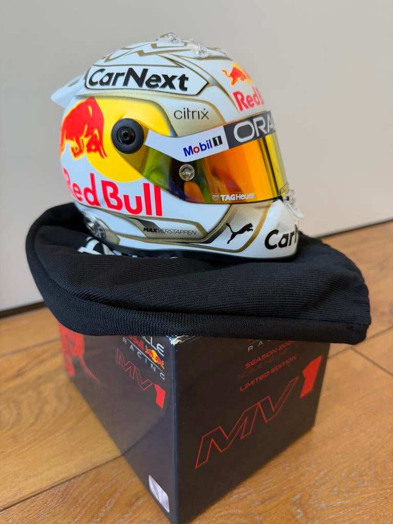 Max Verstappen 1:2 schaalmodel seizoenhelm 2022, Ophalen of Verzenden, Nieuw, Formule 1