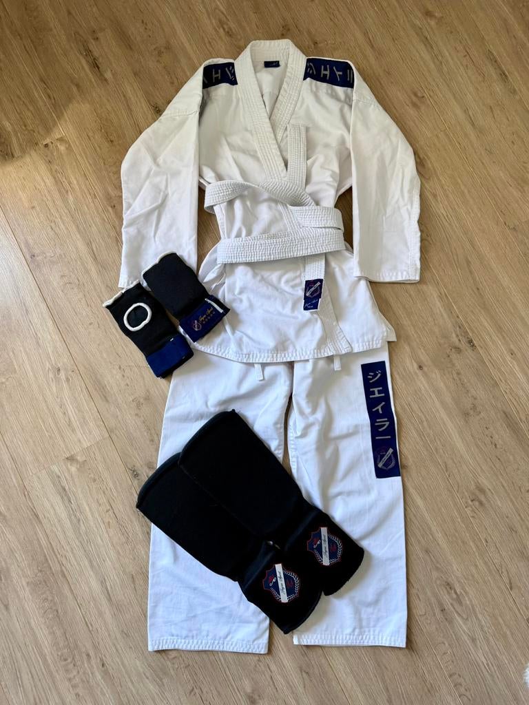 Karate/krav maga pak maat 150, Sport en Fitness, Vechtsporten en Zelfverdediging, Maat XS of kleiner, Vechtsportpak, Ophalen of Verzenden