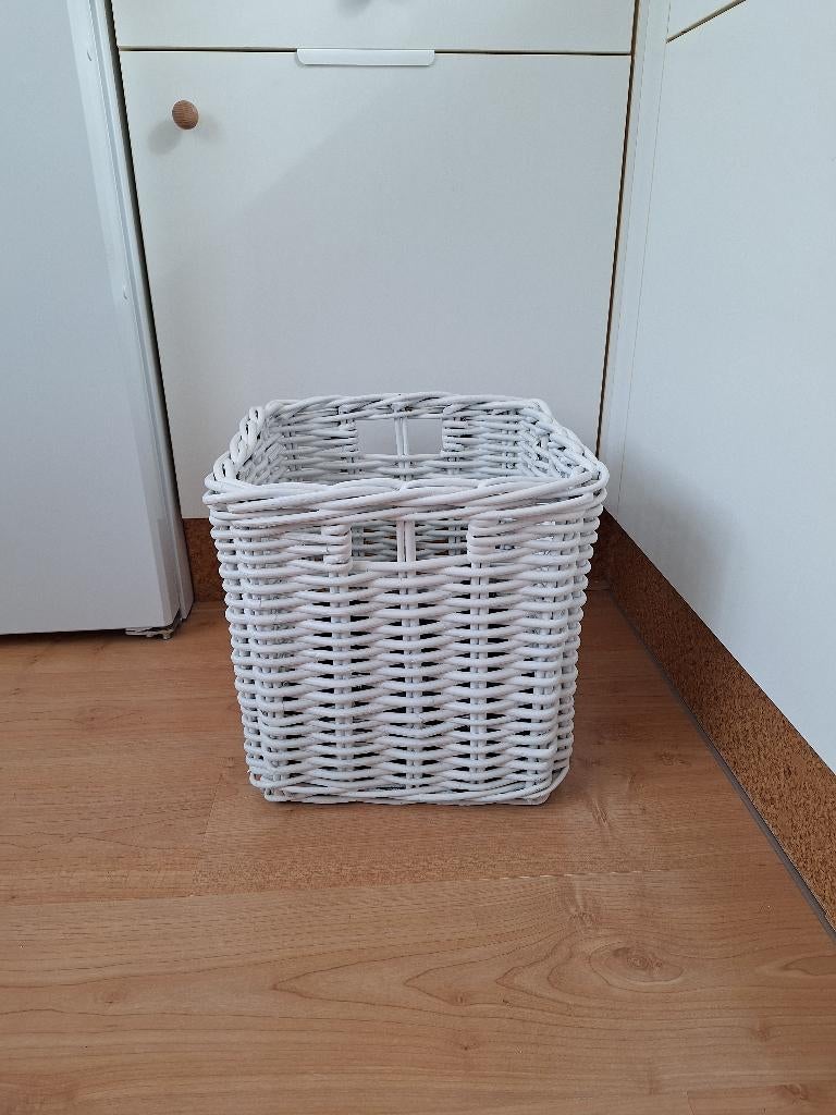 Witte handgemaakte rotan plantenmand vierkant GRATIS, Ophalen, Overige materialen, Gebruikt, Minder dan 60 cm