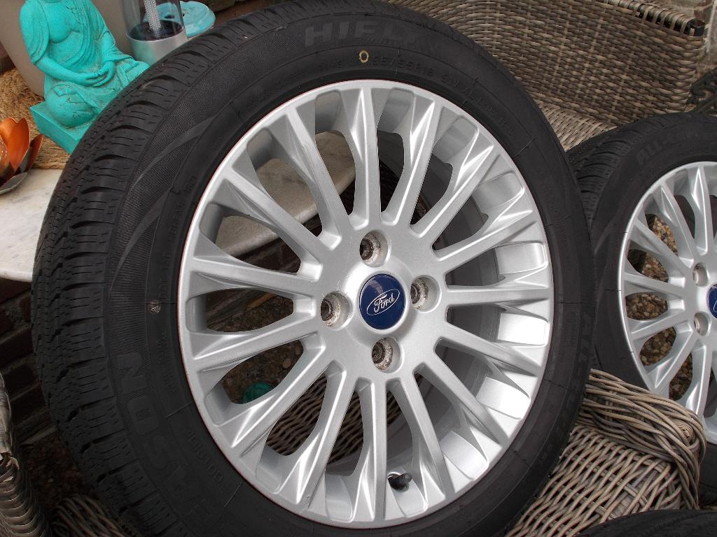 FORD FIESTA - BMAX VELGEN 16 INCH MET ALL SEASONS 8 MM, Auto-onderdelen, Banden en Velgen, Ophalen, 16 inch, Banden en Velgen