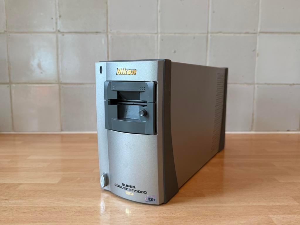 Nikon Super Coolscan 5000 ED 35mm Film Scanner 5000ED, Computers en Software, Scanners, Zo goed als nieuw, Ophalen