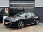 BMW X2 sDrive18i High Executive, M-pakket Automaat, Cruise,, 745 kg, X2, Gebruikt, Zwart