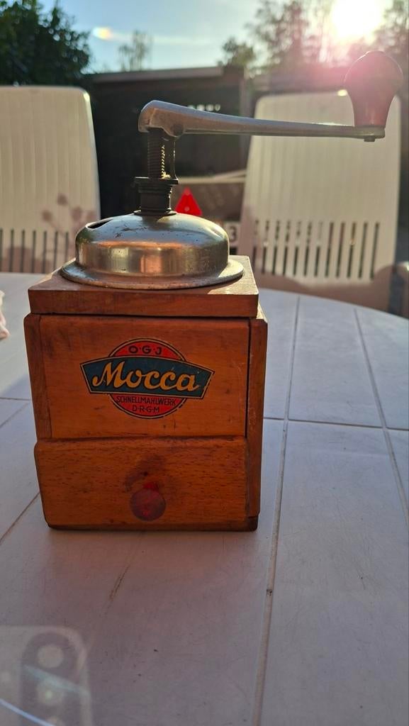 O.G.J Mocca koffiemolen, Antiek en Kunst, Antiek | Keukenbenodigdheden, Ophalen of Verzenden