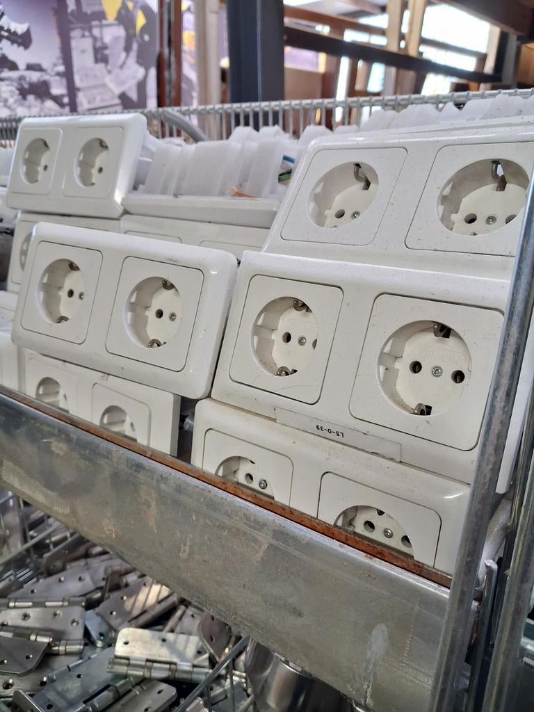 BERKER DUBBELE INBOUWSTOPCONTACTEN, Doe-het-zelf en Verbouw, Ophalen of Verzenden