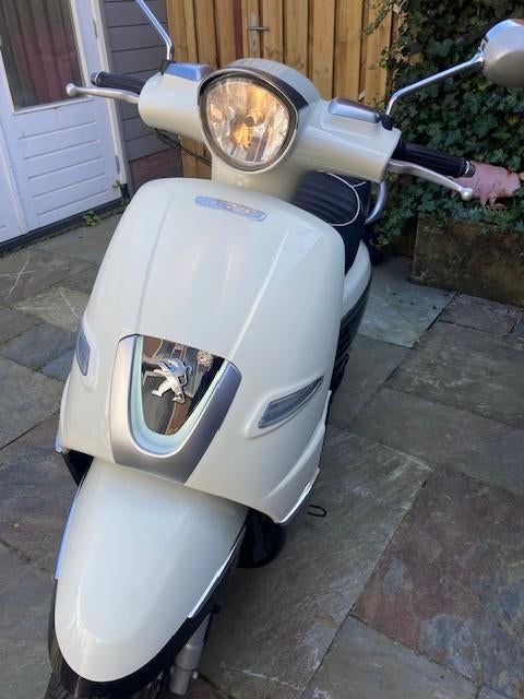 Peugeot Django scooter, Fietsen en Brommers, Ophalen, Overige modellen, Maximaal 45 km/u, Zo goed als nieuw