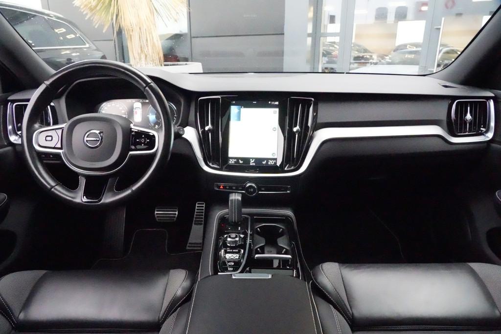 Volvo V60 2.0 T6 Recharge AWD R-Design 340pk Panoramadak/360, Automaat, Gebruikt, 4 cilinders, Wit