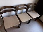 Drie houten stoelen met stoffen zitting, Ophalen
