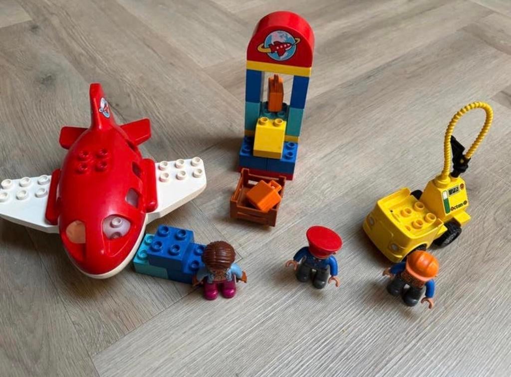 Lego Duplo Vliegveld 10590, Kinderen en Baby's, Speelgoed | Duplo en Lego, Inclusief minifiguren, Gebruikt, Overige thema's, Ophalen of Verzenden