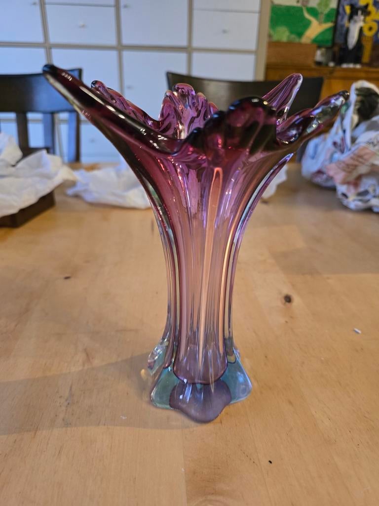 Mooie paarse murano vaas met uniek design, Antiek en Kunst, Ophalen of Verzenden