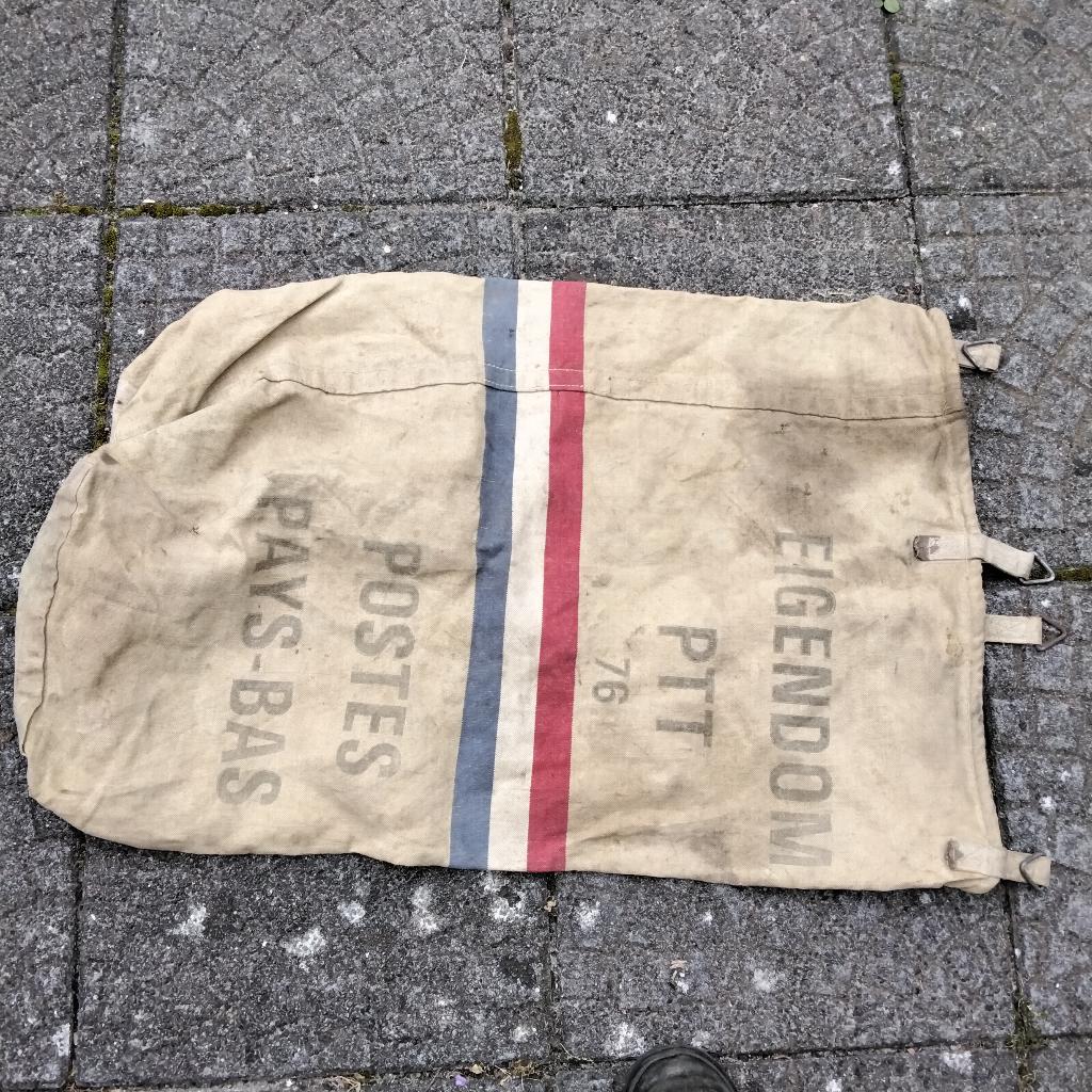 De laatste, gebruikte postzak ptt, exemplaar is van 1976, Ophalen, Gebruikt