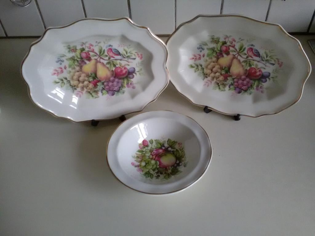 3 Engelse schaaltjes  met vruchten en 1 los hengsel, Antiek en Kunst, Ophalen of Verzenden