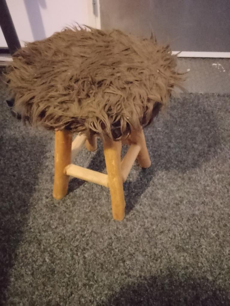 Leuk klein krukje met bruin bont, Ophalen of Verzenden, Zo goed als nieuw, Hout
