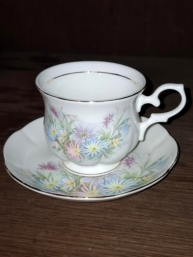theekopjes met schoteltjes, Cambridge Garden Collection, Ophalen of Verzenden, Zo goed als nieuw, Porselein, Kop en/of schotel