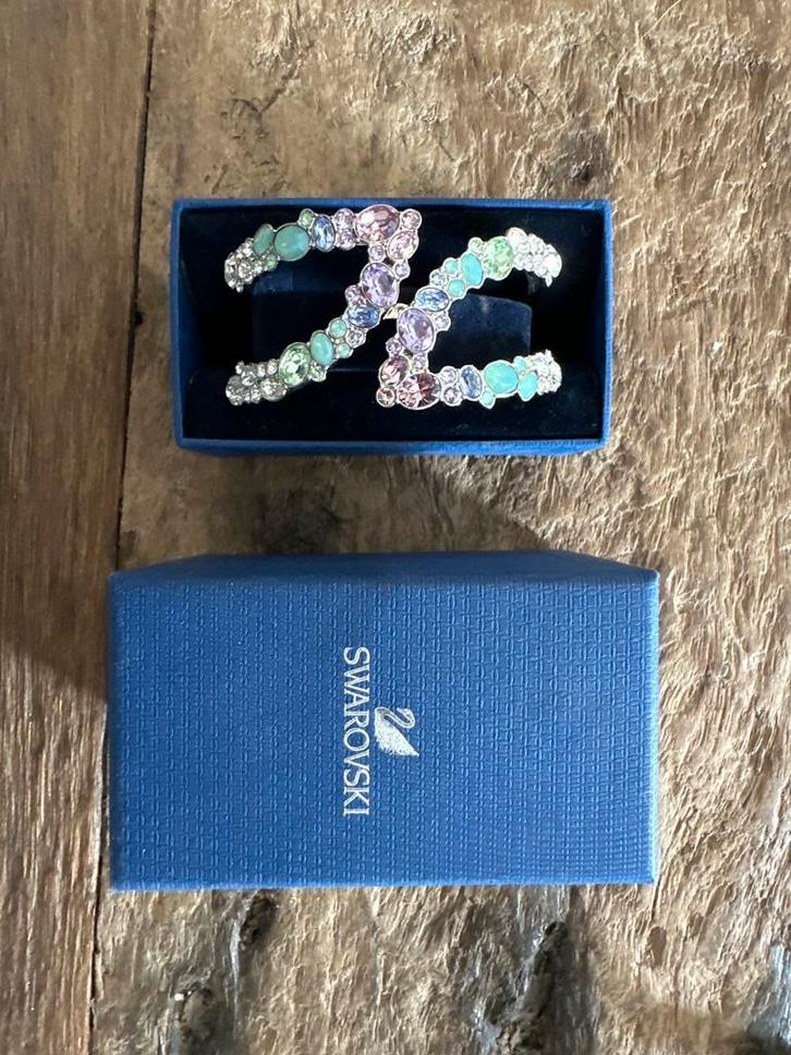 Swarovski Armband – Elegantie & Kleurrijke Sprankeling Mt. M, Sieraden, Tassen en Uiterlijk, Armbanden, Zo goed als nieuw, Ophalen of Verzenden