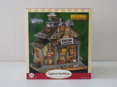 Lemax # 75529 Buck's Hunting Cabin met verlichting - retired, Diversen, Kerst, Zo goed als nieuw, Ophalen of Verzenden