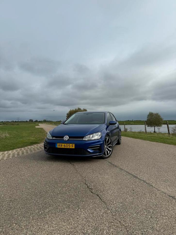 Volkswagen Golf 1.0 TSI R-Line 110pk 5D 2018 Blauw, Auto's, Volkswagen, Particulier, ABS, Adaptive Cruise Control, Airbags, Airconditioning