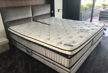 Serta headboard 2 delen van 1 meter. beschikbaar voor biedingen