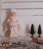 Mooie brocante wattenpopje winter vrouwtje met handmof kerst, Ophalen of Verzenden