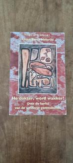 Hé dokter, word wakker! - Umut Evren Nefertiti, Boeken, Ophalen of Verzenden, Gelezen, Umut Evren Nefertiti