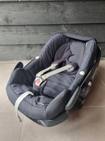 Maxi cosi Pebble inclusief 2 FamilyFix onderstellen beschikbaar voor biedingen