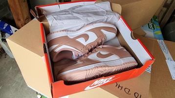 Nike Dunk Low White Rose Whisper Sneaker maat 43 beschikbaar voor biedingen