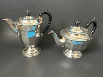 Verzilverde Engelse Thee & Koffiepot beschikbaar voor biedingen