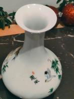 Chinese vaas met bamboe en vogel motief, 16cm hoog, Antiek en Kunst, Ophalen of Verzenden