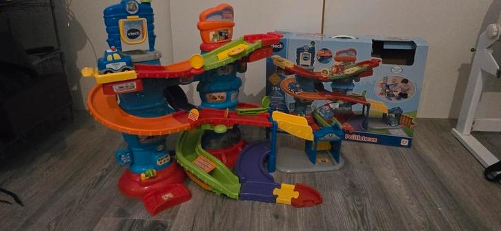 VTech Toet Toet Auto's Politietoren + Auto, Kinderen en Baby's, Speelgoed | Speelgoedvoertuigen, Zo goed als nieuw, Ophalen of Verzenden