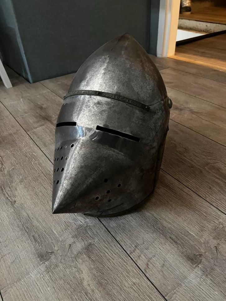 Middeleeuwse helm, Antiek en Kunst, Antiek | Overige Antiek, Ophalen of Verzenden