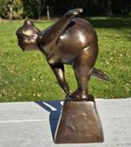 DIKKE DAME / bronzen beeld / gebogen