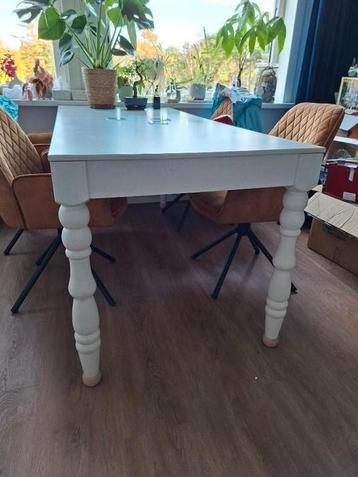 eetkamertafel beschikbaar voor biedingen