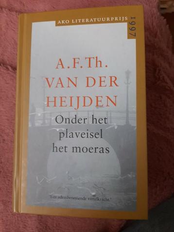 A.F.Th.van der Heijden- Onder het plaveisel.het moeras beschikbaar voor biedingen