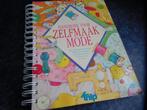 kledingpatronen == handboek zelfmaakmode Knip /Margriet ==, Hobby en Vrije tijd, Kledingpatronen, Ophalen of Verzenden, Zo goed als nieuw