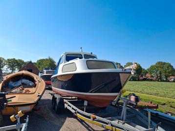 Robuste Kajuitboot van 6 meter met nieuw dekkleed  beschikbaar voor biedingen
