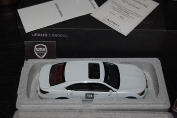 1:18 LEXUS LS600 HL pearlwhite Autoart signature 78843 WRH beschikbaar voor biedingen