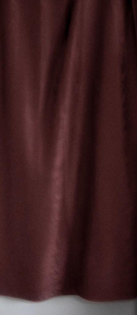 ,2 BORDEAUX ? RODE GORDIJNEN MET MOOIE STRUCTUUR, Huis en Inrichting, Stoffering | Gordijnen en Lamellen, Zo goed als nieuw, 150 tot 200 cm