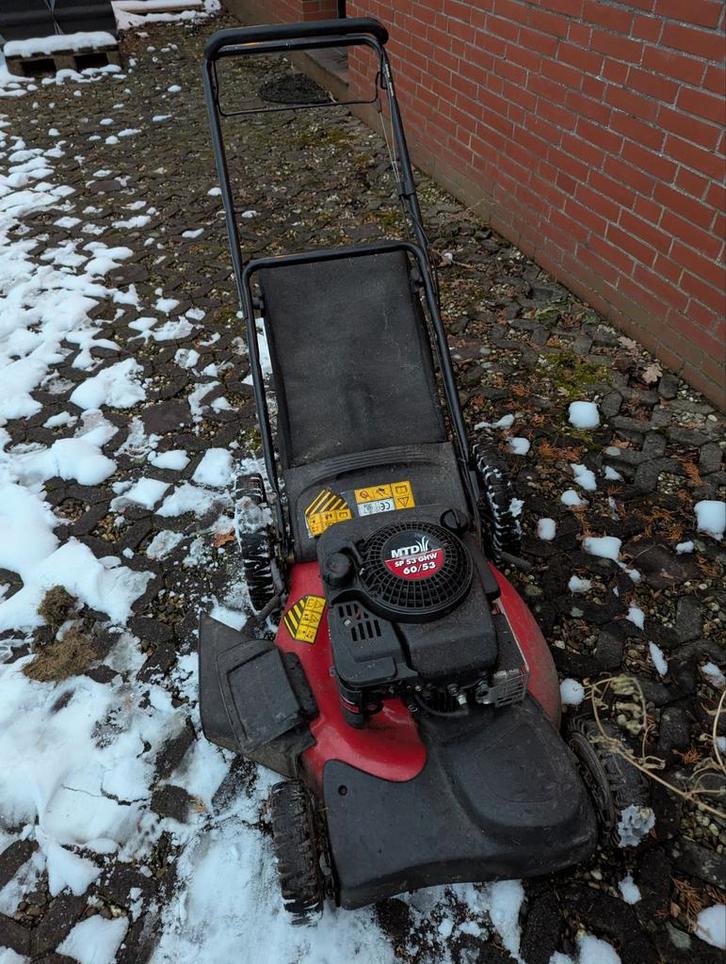 Mtd 53 cm zelfrijdende grasmaaier, Tuin en Terras, Grasmaaiers, Gebruikt, Benzine-grasmaaier, 50 cm of meer, Cirkelmaaier, Opvangzak