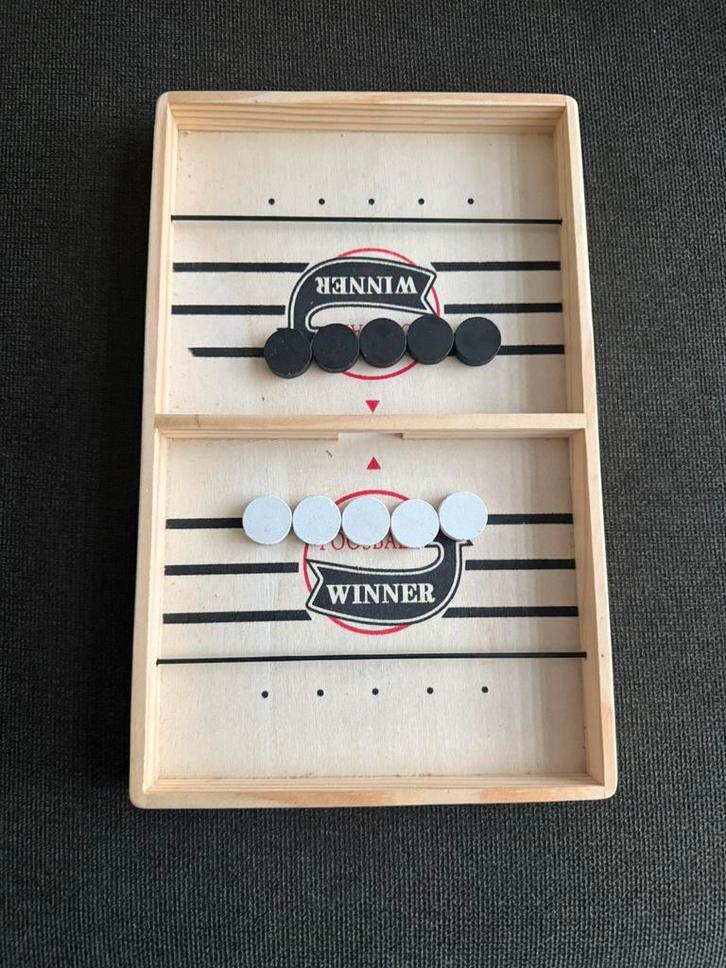 Fast Sling Puck 24cm bij 34cm, Hobby en Vrije tijd, Gezelschapsspellen | Bordspellen, Nieuw, Een of twee spelers, Ophalen