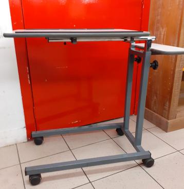 Verstelbaar bijzettafel/laptoptafel  beschikbaar voor biedingen