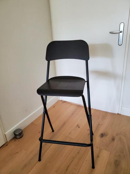 Barkruk Ikea Franklin zwart, Huis en Inrichting, Barkrukken, Zo goed als nieuw, 90 cm of meer, Hout, 1 kruk, Met voetsteun, Ophalen
