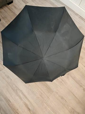 Zwarte Paraplu - Compact en Handig beschikbaar voor biedingen